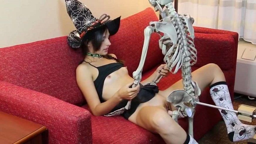 Sphinx reccomend halloween skeleton fuck